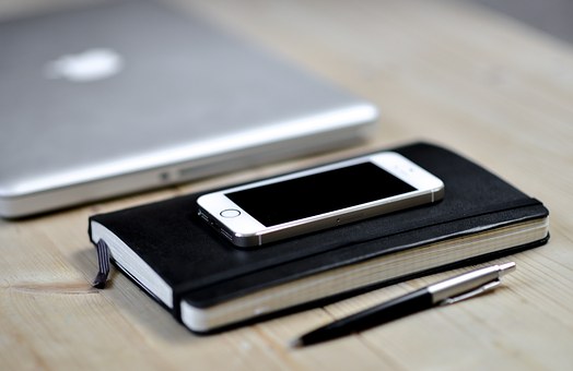 keeping desk organised with office equipment kept tidy